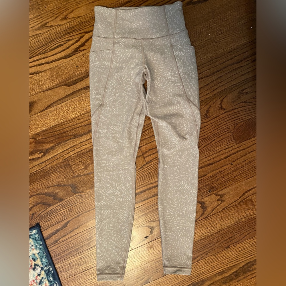 High waist Athleta salutation stash pocket 7/8 tight